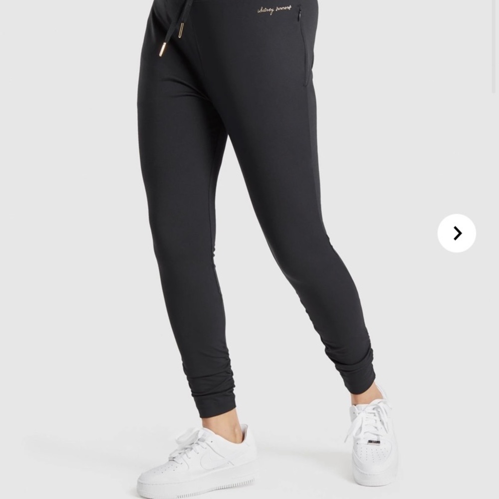 ISO Whitney joggers, Amazon leggings, green hoodie